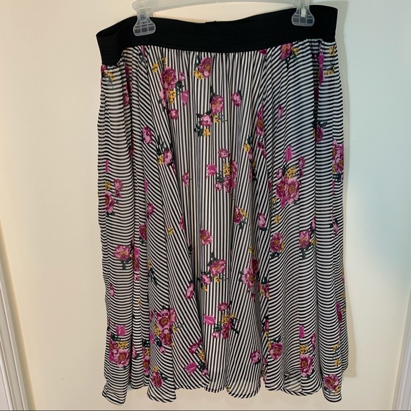 Torrid Skater Skirt Size 2X - Picture 7 of 12